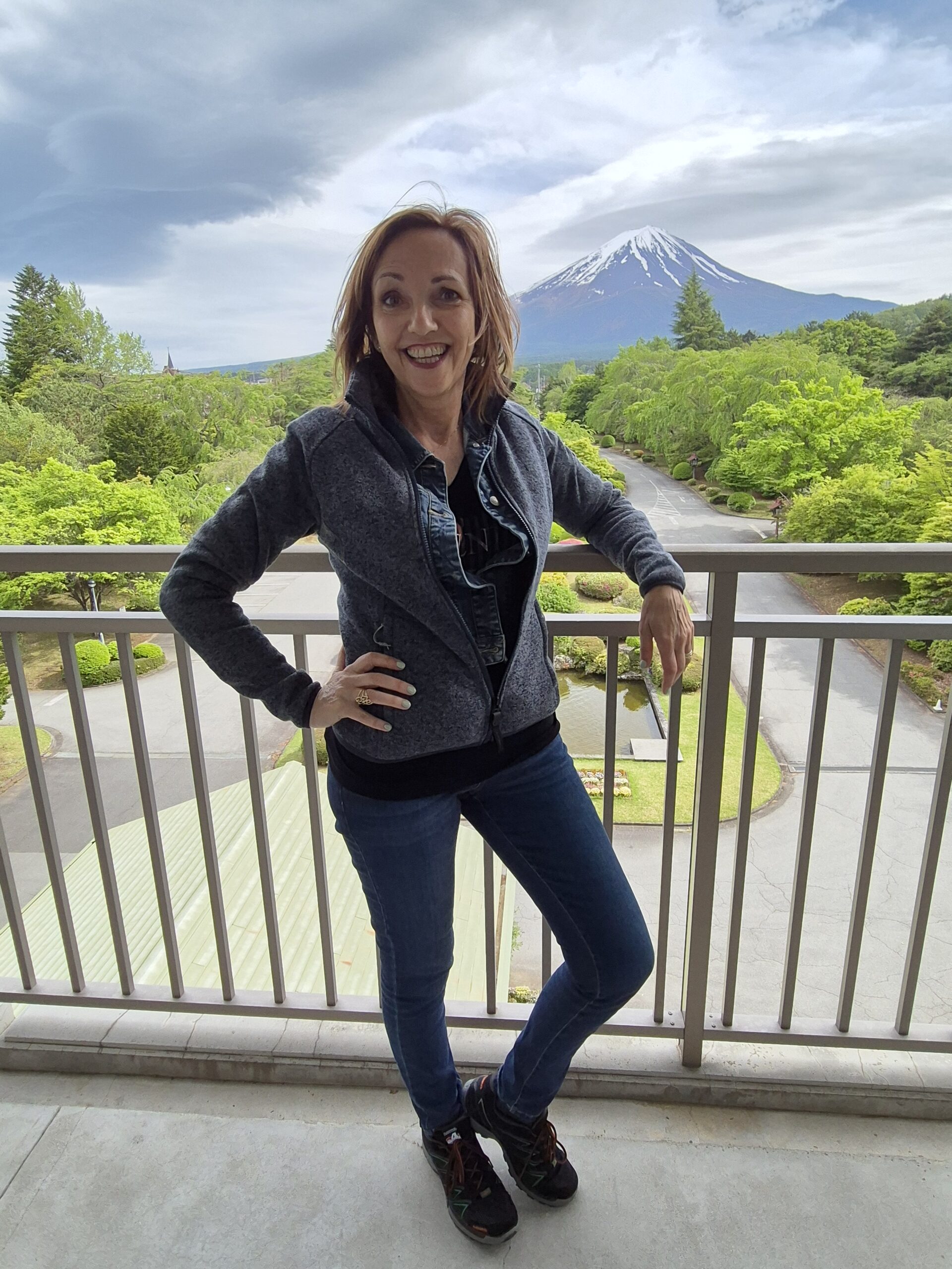 Lenie van der Zande, eigenaar van Plus Voor Jou in Japan voor Mount Fuji 2024