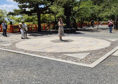 Lenie op krachtplek Mount Kurama Japan Kyoto