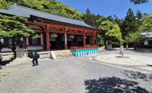 ingang honden hoofdhal tempel mount kurama