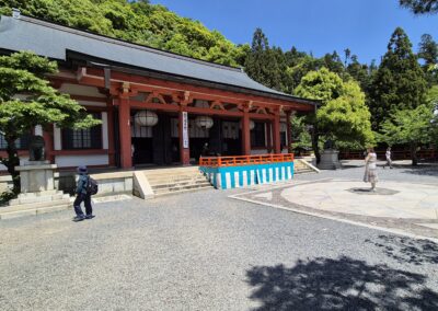 ingang honden hoofdhal tempel mount kurama